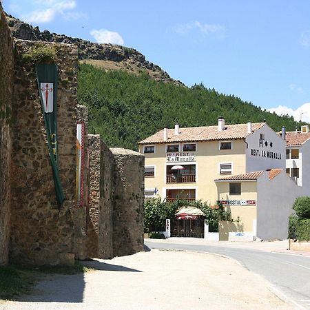 Canete  Hostal Restaurante La Muralla מראה חיצוני תמונה