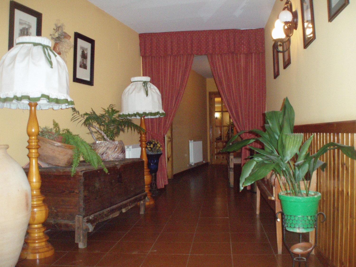 Canete  Hostal Restaurante La Muralla מראה חיצוני תמונה