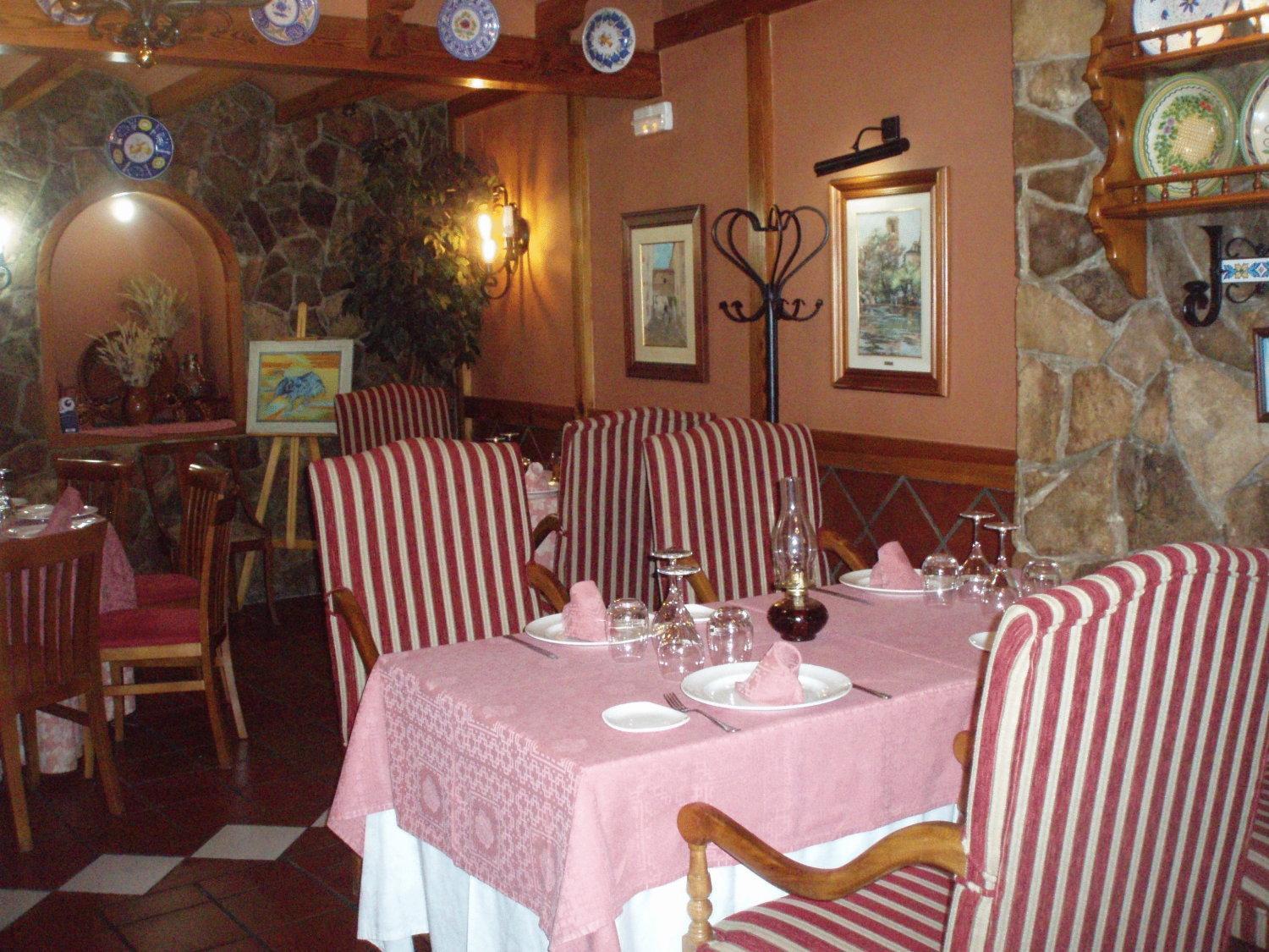 Canete  Hostal Restaurante La Muralla מראה חיצוני תמונה