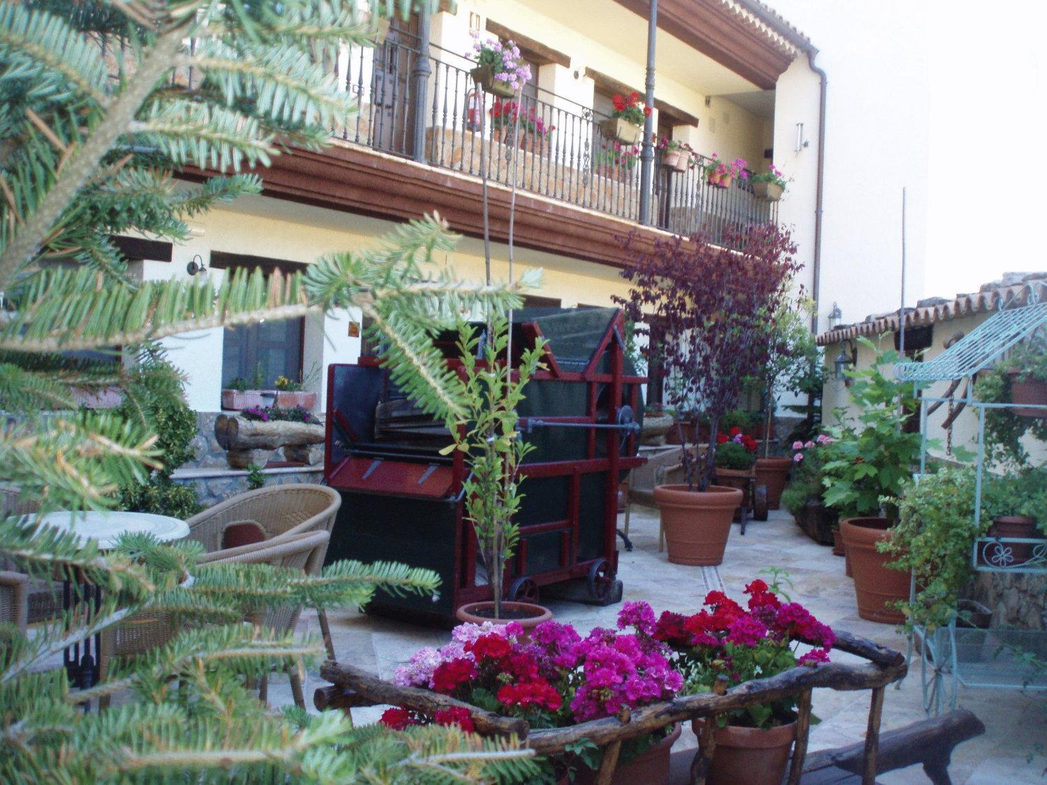 Canete  Hostal Restaurante La Muralla מראה חיצוני תמונה