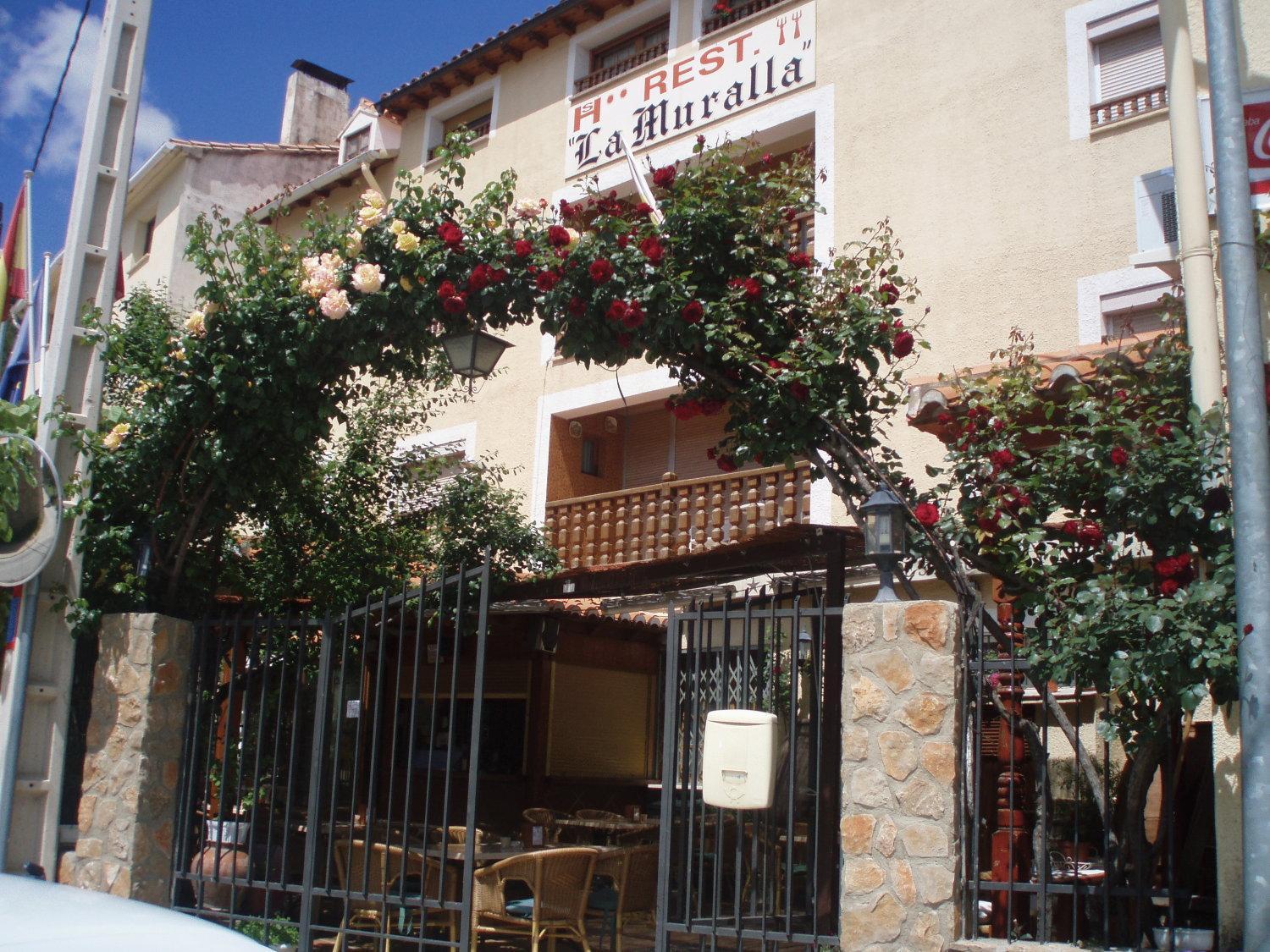Canete  Hostal Restaurante La Muralla מראה חיצוני תמונה