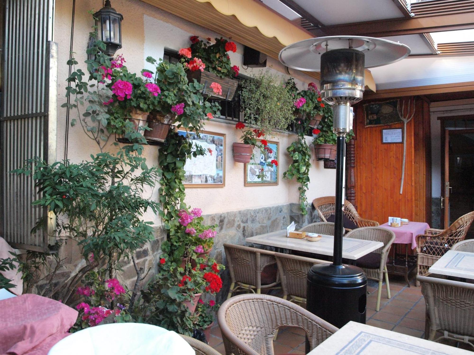 Canete  Hostal Restaurante La Muralla מראה חיצוני תמונה