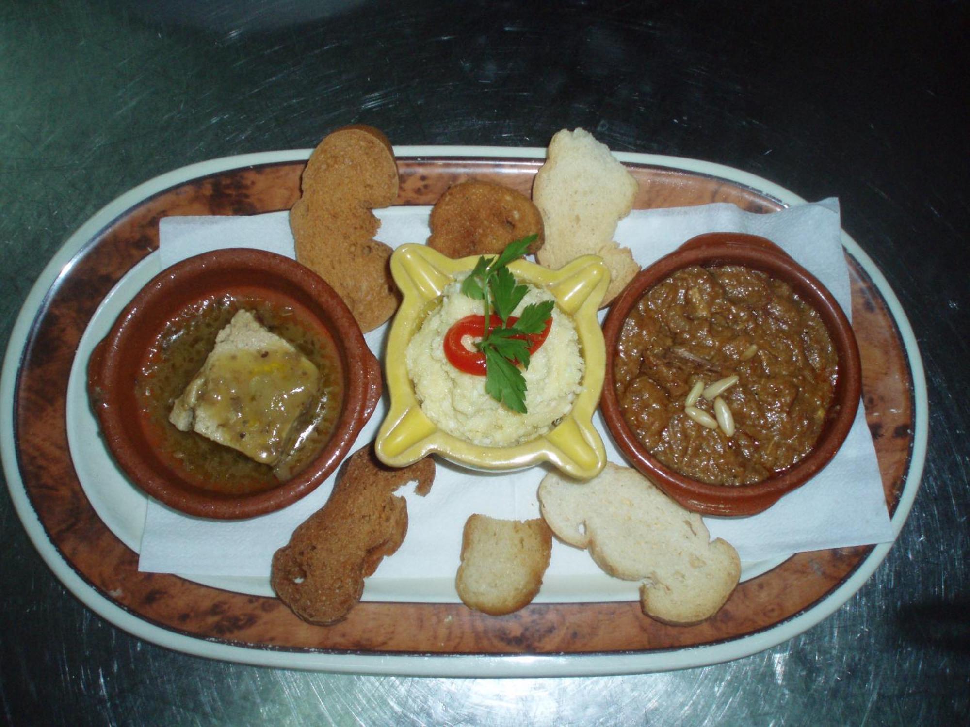 Canete  Hostal Restaurante La Muralla מראה חיצוני תמונה