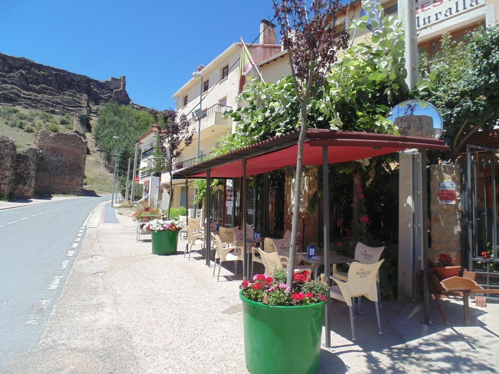 Canete  Hostal Restaurante La Muralla מראה חיצוני תמונה