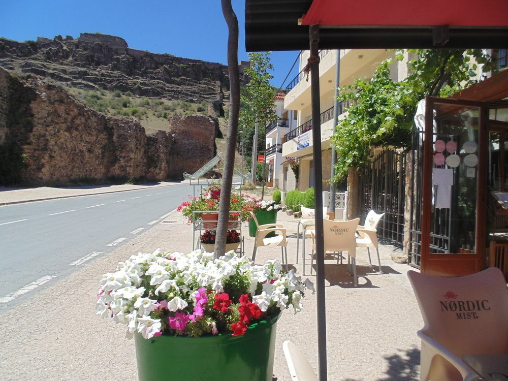 Canete  Hostal Restaurante La Muralla מראה חיצוני תמונה